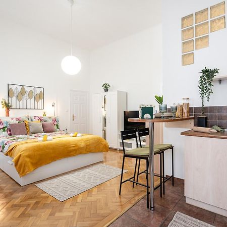 Cosmopolitan Studio - Chic Getaway In A Fancy Neighbourhood Budapest Eksteriør bilde